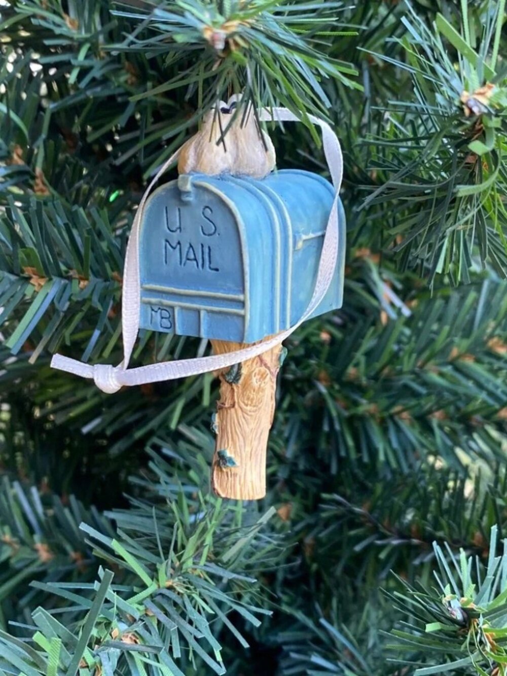 NWT Hallmark 2004 Marjolein Bastin Good Morning Doves mail box ornament